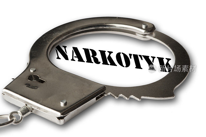 用波兰语写着" Narkotyk "的手铐